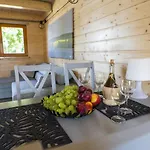 Dadaj Summer Camp - Caloroczne Ruklawki Semesterbostad